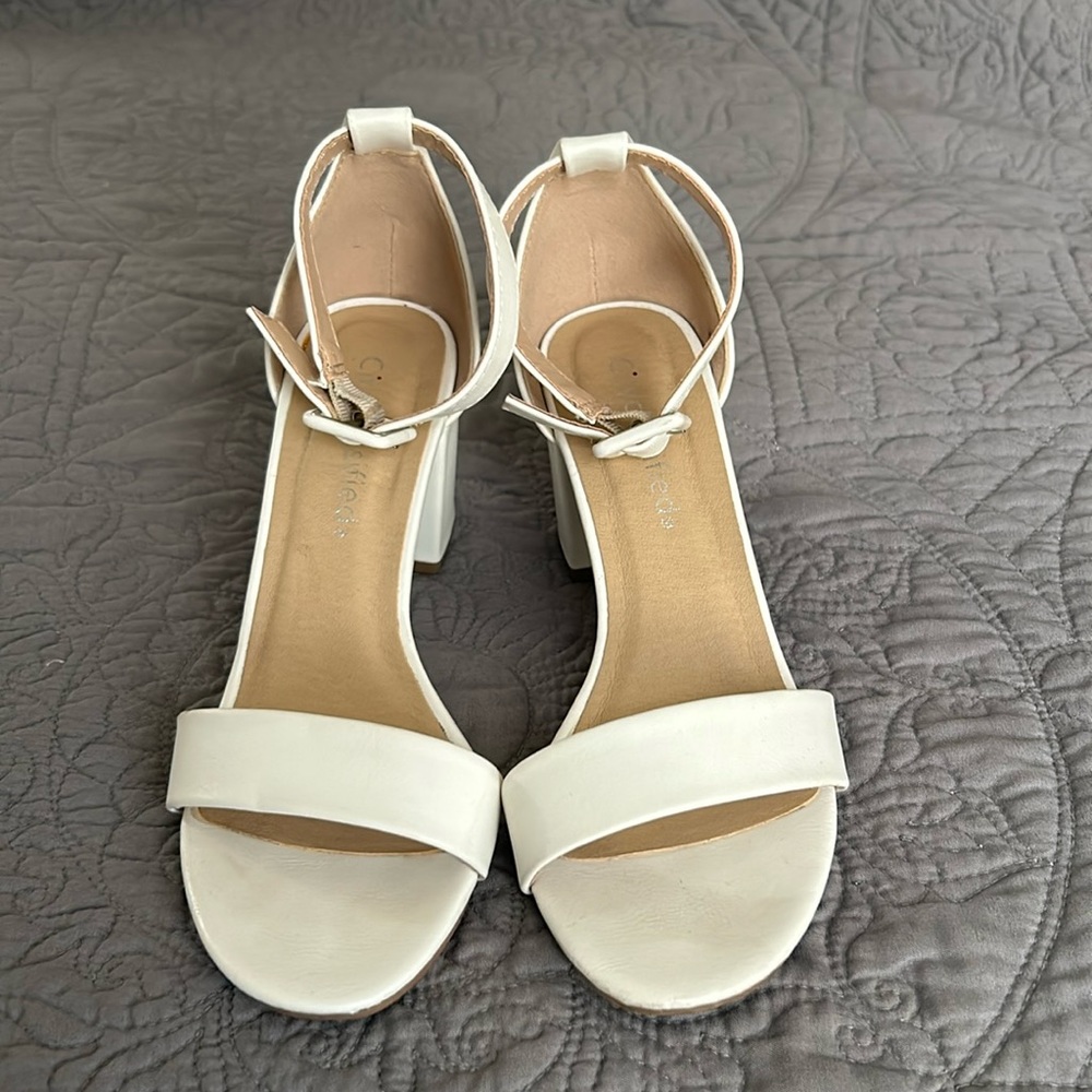 White round toe ankle strap, dress sandals size 5 1/2